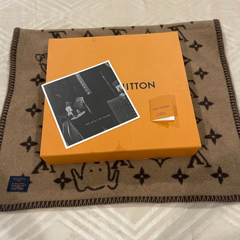 LOUIS VUITTON Authentic Blanket Wool Cashmere 🔥